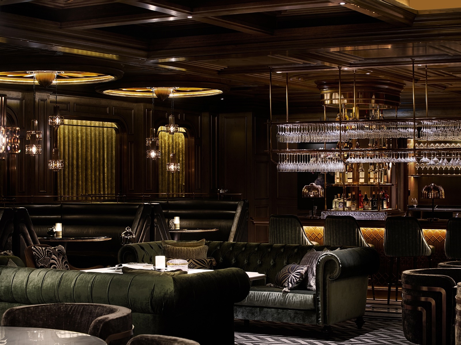 Elegant restaurant with lounge and extensive culinary offer
